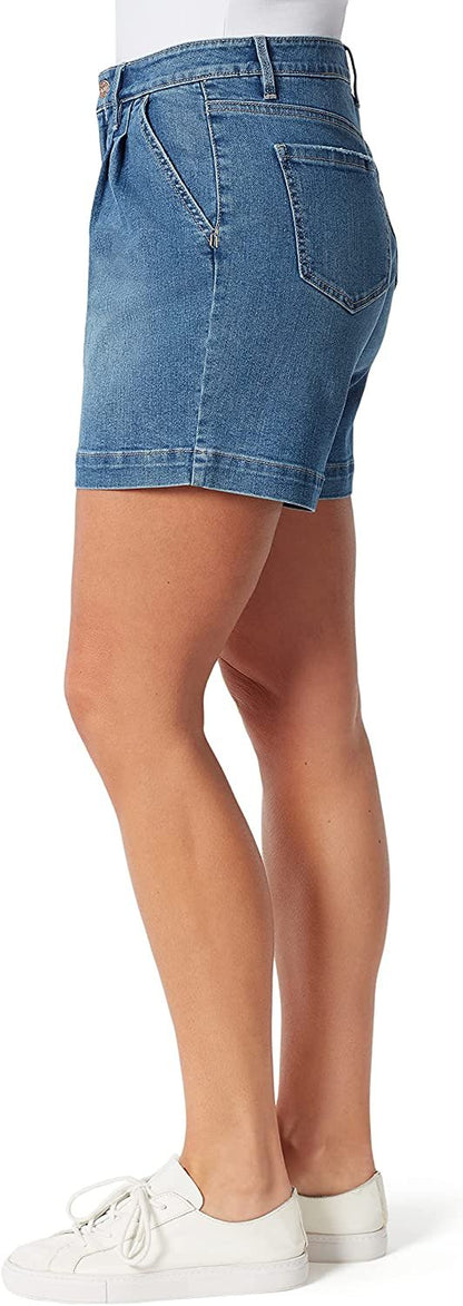 Gloria Vanderbilt Women's High Rise 6" Inseam Pleated Short