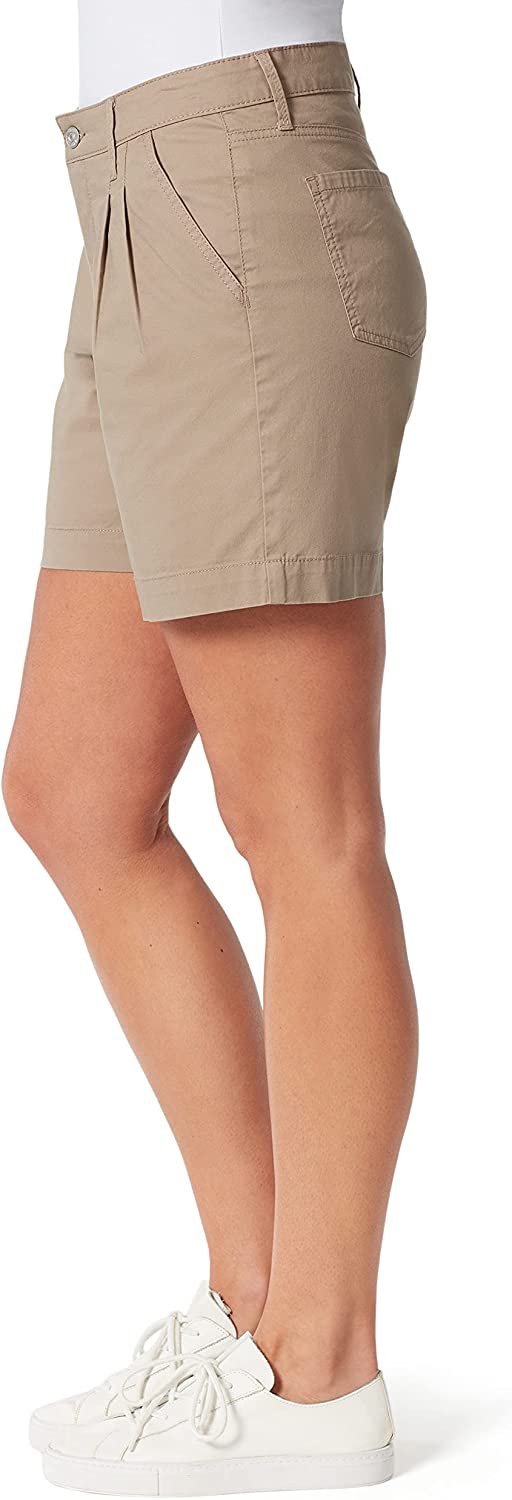 Gloria Vanderbilt Women's High Rise 6" Inseam Pleated Short