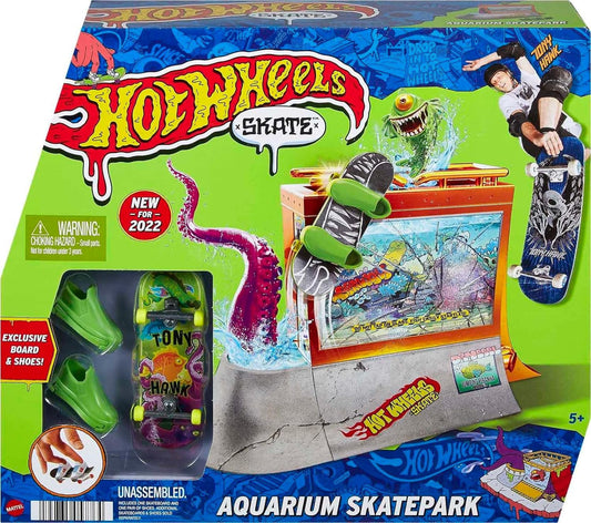 Hot Wheels Skate Tony Hawk Aquarium Playset with 1 Fingerboard & 1 Pair of Skate Shoes